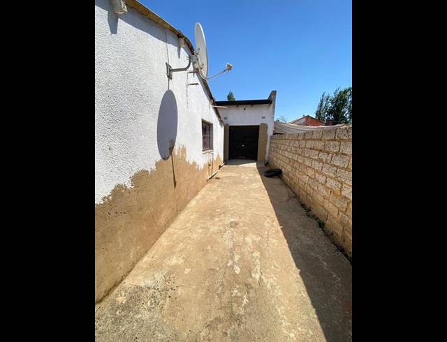 2 BEDROOM HOUSE FOR SALE IN EMDENI